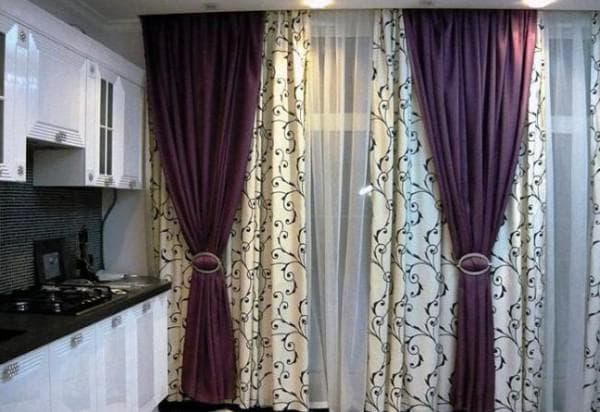 Curtains for the kitchen with a balcony door